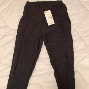 Halara scrunch butt leggings